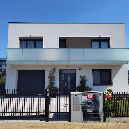 Yipin Villa Прага Экстерьер фото